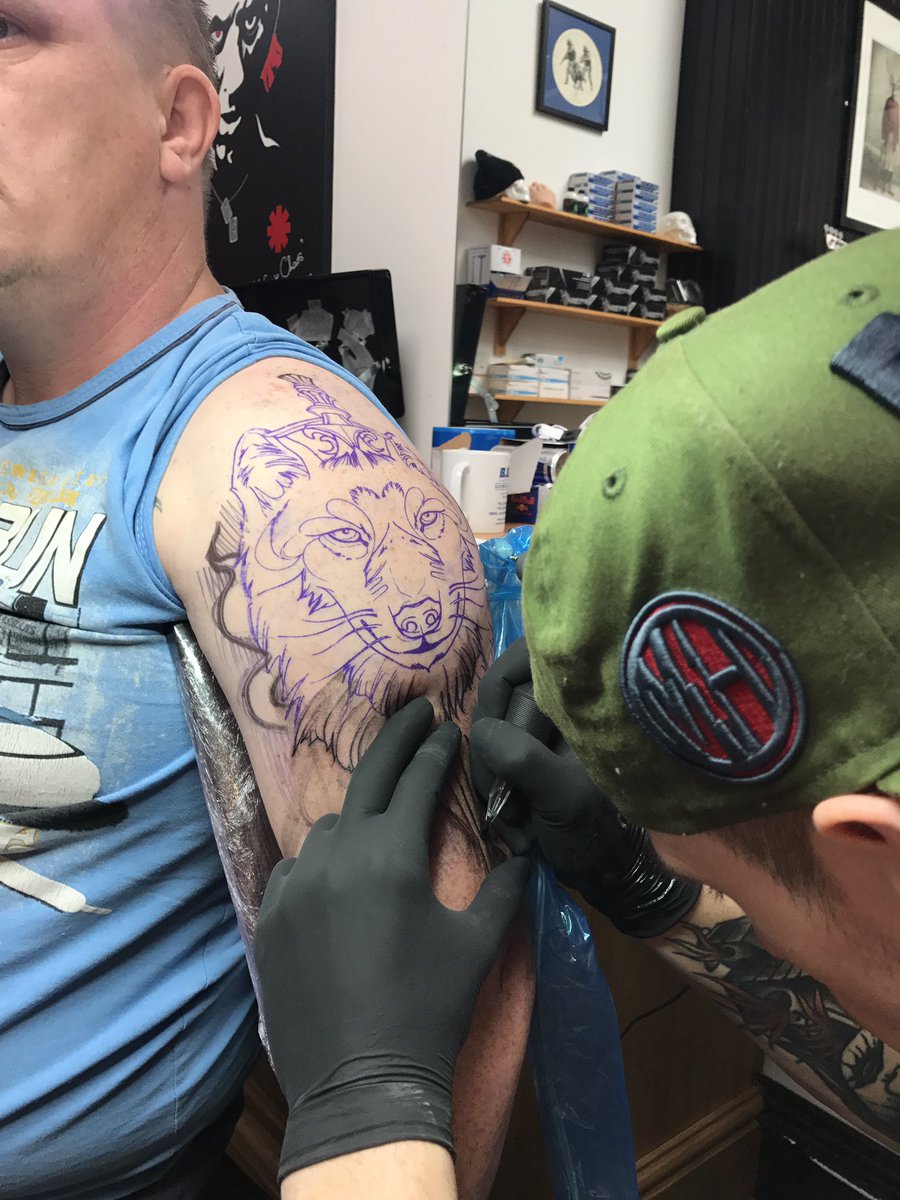 Interesting artwork happening in studio today including this wolf &amp; dagger by Zac.
Follow our instagram.com/skinzophrenict… to see the result :)