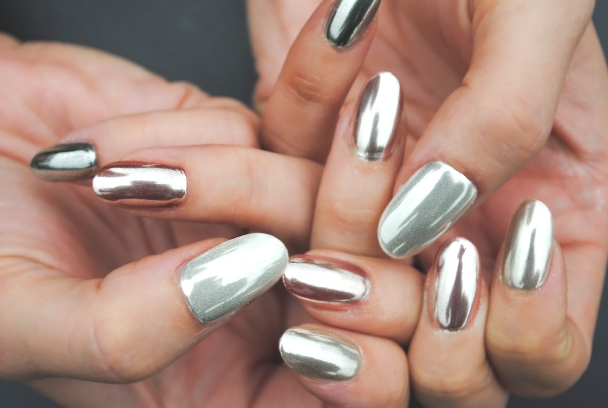 SinfulNails's tweet photo. This luxurious powder contains real silver &amp; when buffed into the nail creates a dazzling chrome finish.Buy now: https://t.co/q8cot4wBl8 https://t.co/ahGg2jlpQU