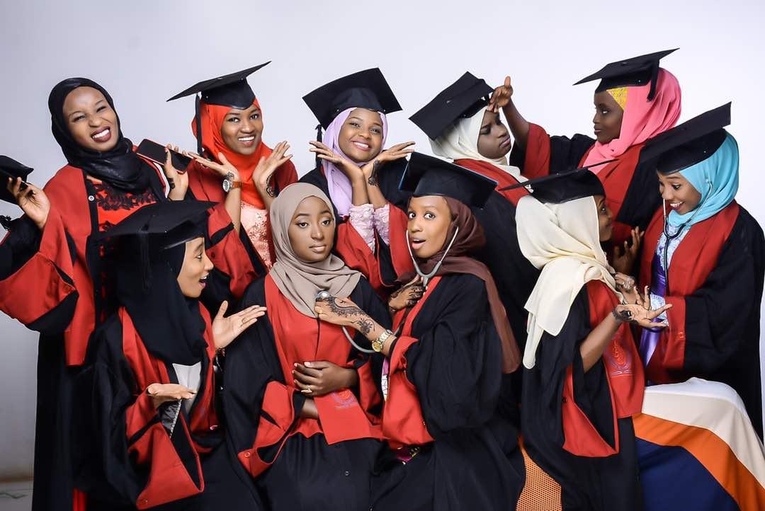 Mss_November's tweet image. 3.8.17
ElRazi University
Graduating Class of 2017 🎓

#BeautyAndBrains
#LethalCombination