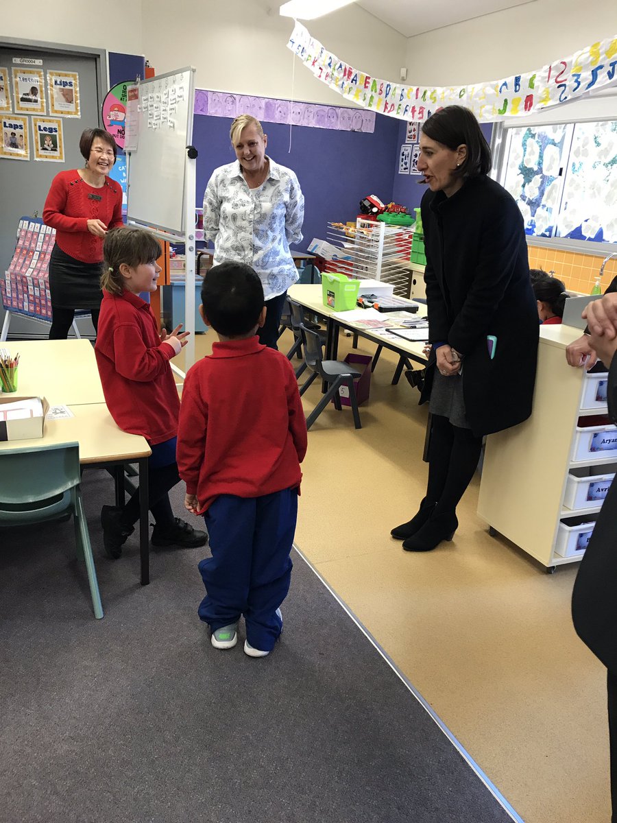 anne_ross5's tweet image. Students  totally engage the Premier and Minister @Penshurst PS, another great celebration of learning #EdWeek17