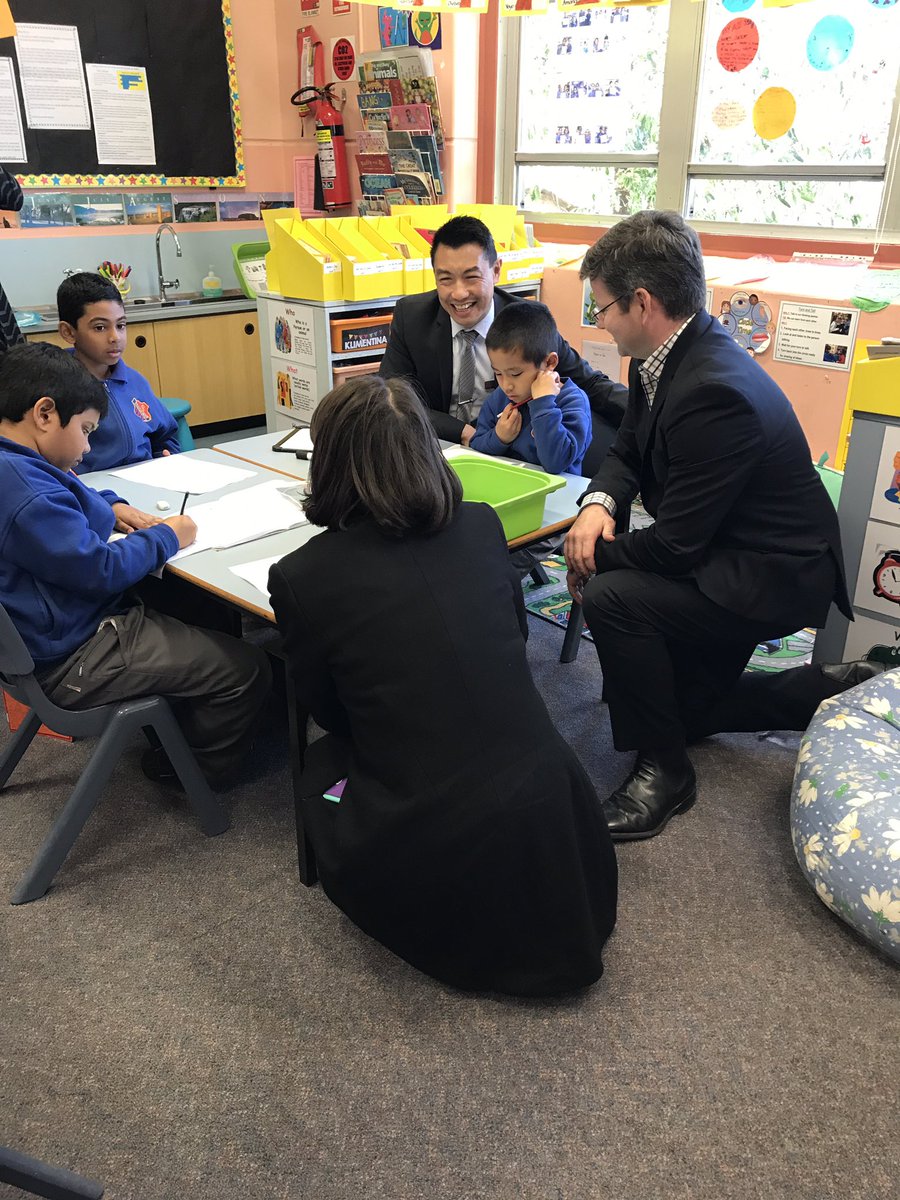 anne_ross5's tweet image. Students  totally engage the Premier and Minister @Penshurst PS, another great celebration of learning #EdWeek17