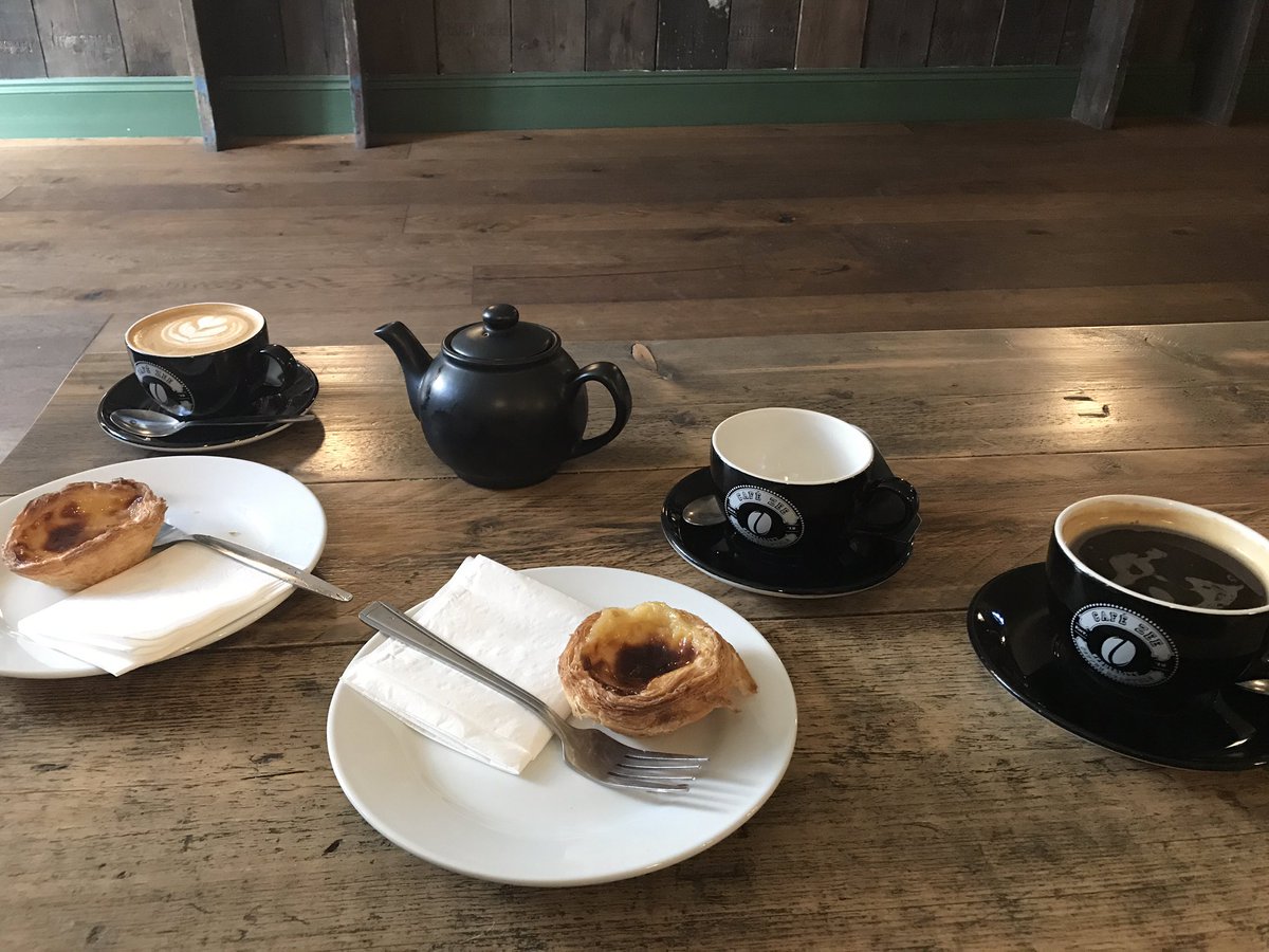 ContactusEaling's tweet photo. Friday morning #Ealing #smallbiz brainstorming with @Ruby_SweeneyTEH and @LmarkEntertain. Lovely tea, coffee &amp; cake at @cafe_zee ♥️ https://t.co/QkDx6tiwRe