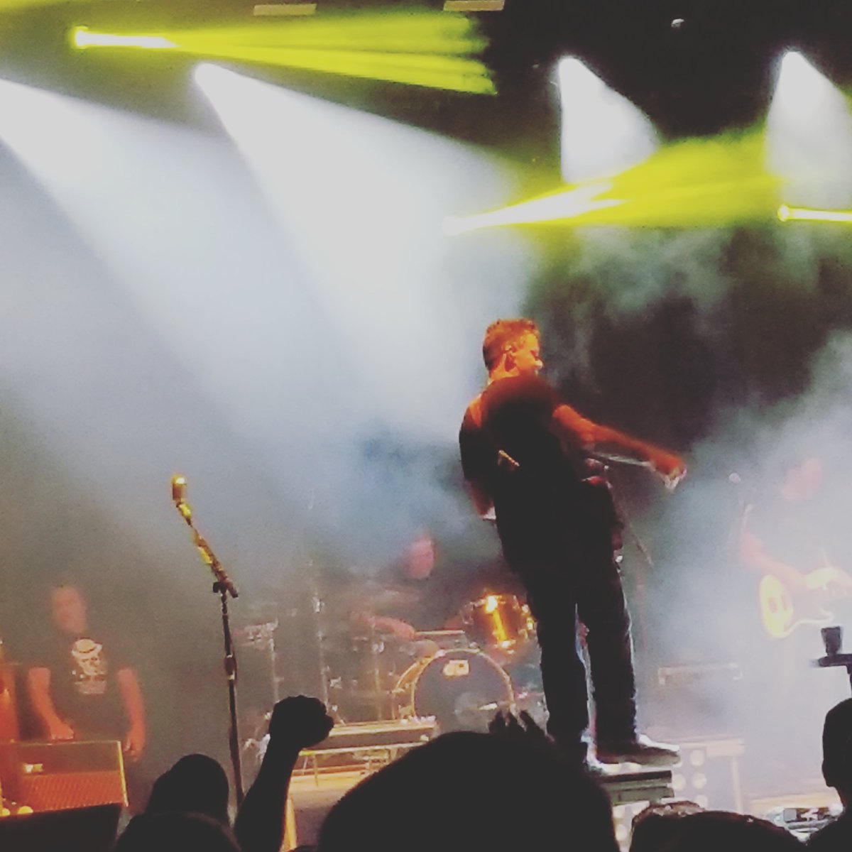 amyhowell24's tweet photo. @GaryAllan thank you for another awesome show 😙 https://t.co/yDmCauRUTi