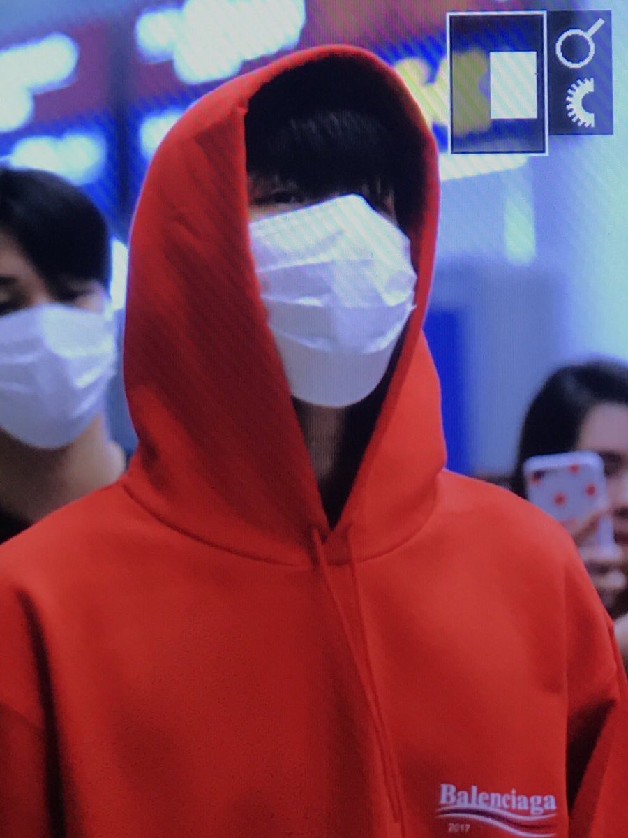 MiraculousB_'s tweet photo. #BAEKHYUN #백현 Black hair😭 https://t.co/SM6WA6IBQI