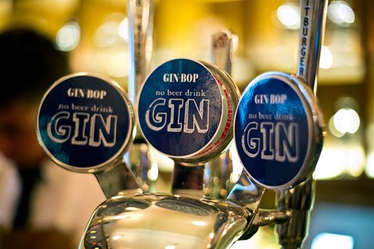 Ginspectorcalls's tweet photo. Frivolous #Gin fun @RivingtonLondon, #Greenwich - Gin Bop - https://t.co/mfHN31QWmT 18/08 #ginjoint https://t.co/KGWrY3m8Ve