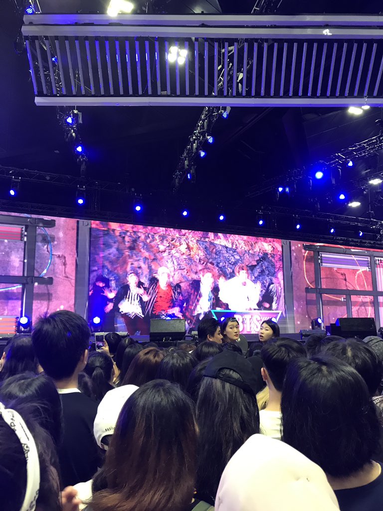 iambrenda13's tweet photo. Because why not? ๐
waiting...๐
#BTS #btsislife #musicbanksingapore #bangtaned #wheninsg https://t.co/2enTuQcL5M