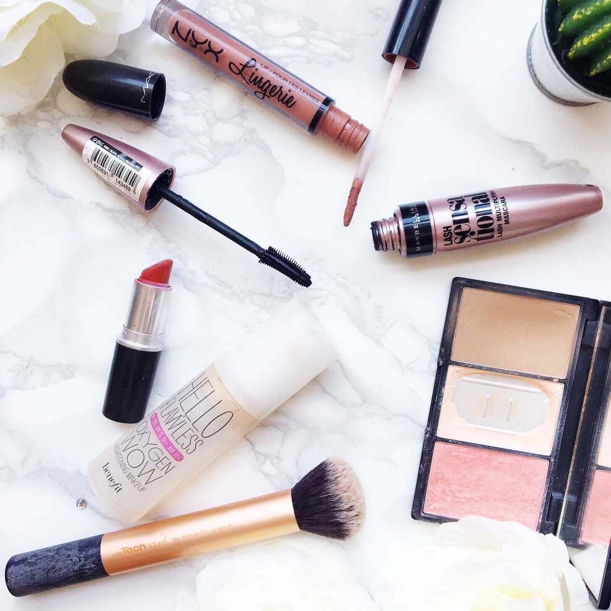 Clayaabeauty's tweet photo. 6 beauty products I can't live without! https://t.co/IiVPIq8Q7P 💖 @UKBloggers1 @BlogChatClub @BloggersTribe #GRLPOWR @BFblogrt_ @BloggerBees https://t.co/1MO5UjTpI2
