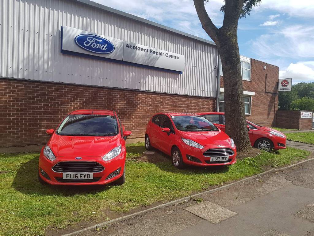 XL_RepairCentre's tweet photo. New sign looks great here at XL Motors in Coventry #FordCars #FordApproved #qualityrepairer #accidentrepair #coventry #webackthebid https://t.co/OuY8sfpOA6