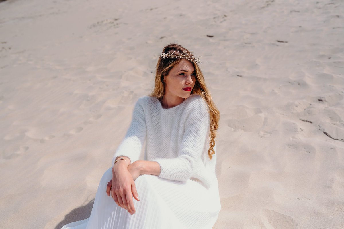 Adeline_Bauwin's tweet photo. Voici le gilet Amaryllis tricoté en 100% Mohair Idéal pour les mariées d'hiver 
#Mariage #robedemariee #wedding #madeinFrance #weddingdress https://t.co/Z5TUbeRF0W