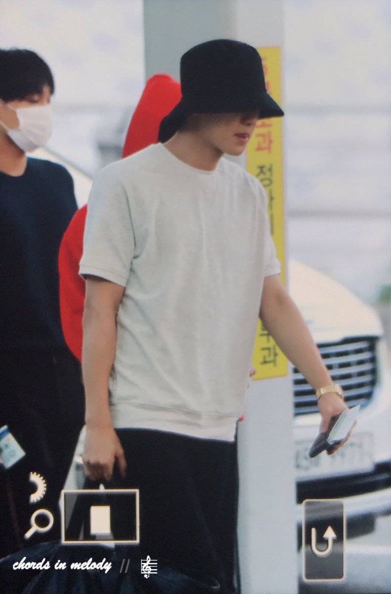 ChordsinmelodY's tweet photo. 170804 인천공항 출국 #찬열 #CHANYEOL https://t.co/FfCRCQYCtC