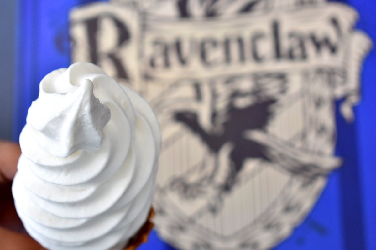 YogurtBoom's tweet photo. Rowena Ravenclaw  dijo: «El ingenio sin medida es el mayor tesoro de un hombre» ¡Varitas arriba si perteneces a esta casa!👐👐💙 #YogurtBoom https://t.co/4KHRTj0KAt