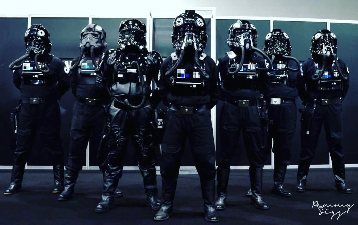 501stLegion's tweet photo. Peep this lineup!
#501st @MexicanGarrison @Skull_Garrison @JRS501st https://t.co/dRbYAupQV1