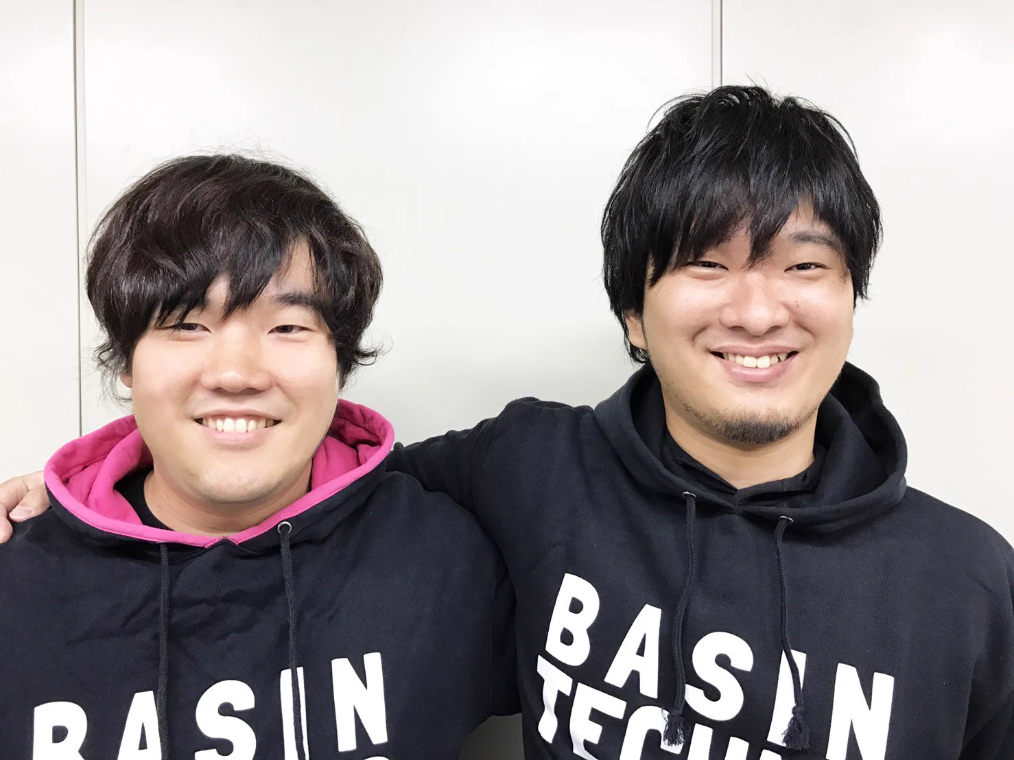 全く同じじゃんｗミュージシャンの「秦基博」と「岡崎体育」の顔を入れ替えてみたｗ