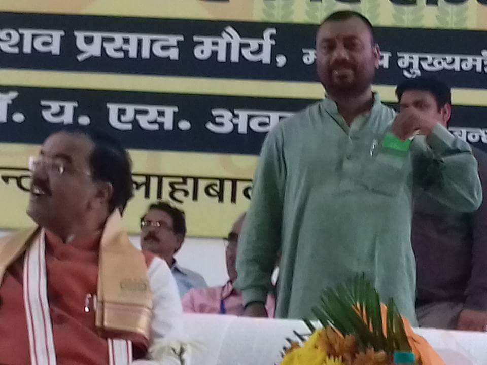 mlcsurendrabjp's tweet photo. आज @kpmaurya1 का इला• में भव्य स्वागत किया गया इलाहाबाद के सर्किट हाउस में भारतीय विमानपत्तन प्राधिकरण अधिकारियों के साथ बैठक की
#DYCMKPM https://t.co/tpf7wi1Uqq