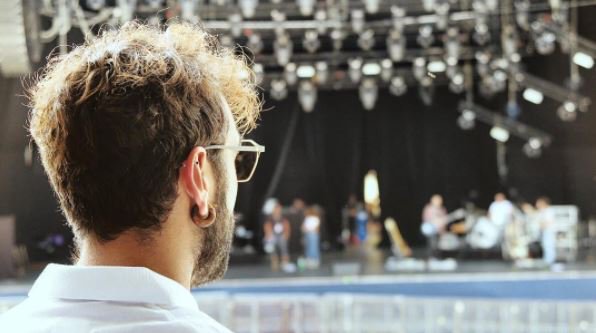 Ad agosto tutti in ferie ma non <a href="/mengonimarco/">Marco Mengoni</a> che torna con due live il 13 agosto a Zofingen e il 29 agosto a Bochum! 🎤