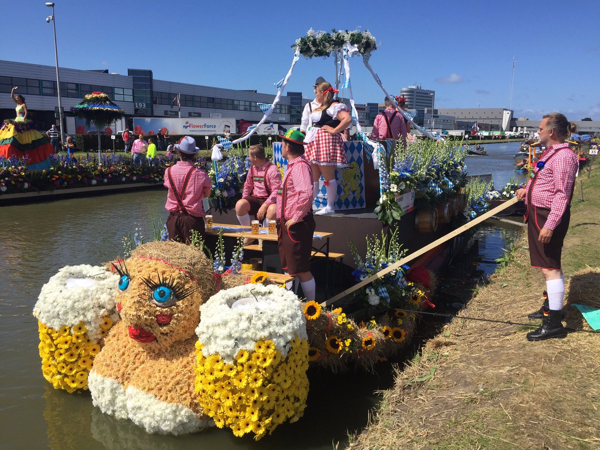 De boot van Poeldijk is klaar voor het <a href="/VarendCorso/">Varend Corso</a>.