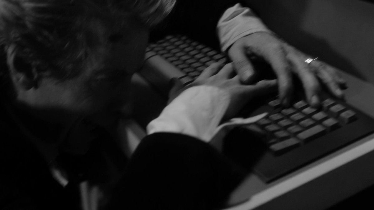 Carteroon's tweet image. Вот как выглядит настоящий #тыжпрограммист (#ДокторКто S10E12)