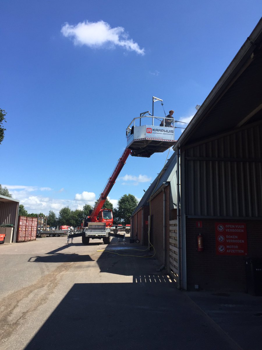 Schoon spuiten dak hal werkplaats door onze toppers.