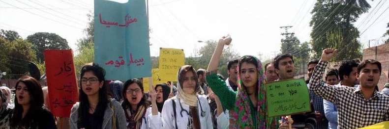 atvpakistan's tweet photo. پنجاب میں ینگ ڈاکٹرز کی ہڑتال، ملتان کے ۵ ڈاکٹر برطرف
#Multan #YDAProtest https://t.co/TfJEWOfQh8