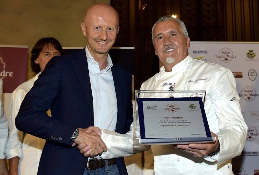 <a href="/PacoTorreblanca/">Paco Torreblanca</a> recibe el premio al Mejor panettone fuera de Italia en la Notte dei Maestri del Lievito Madre revistalatahona.com/2017/08/paco-t…