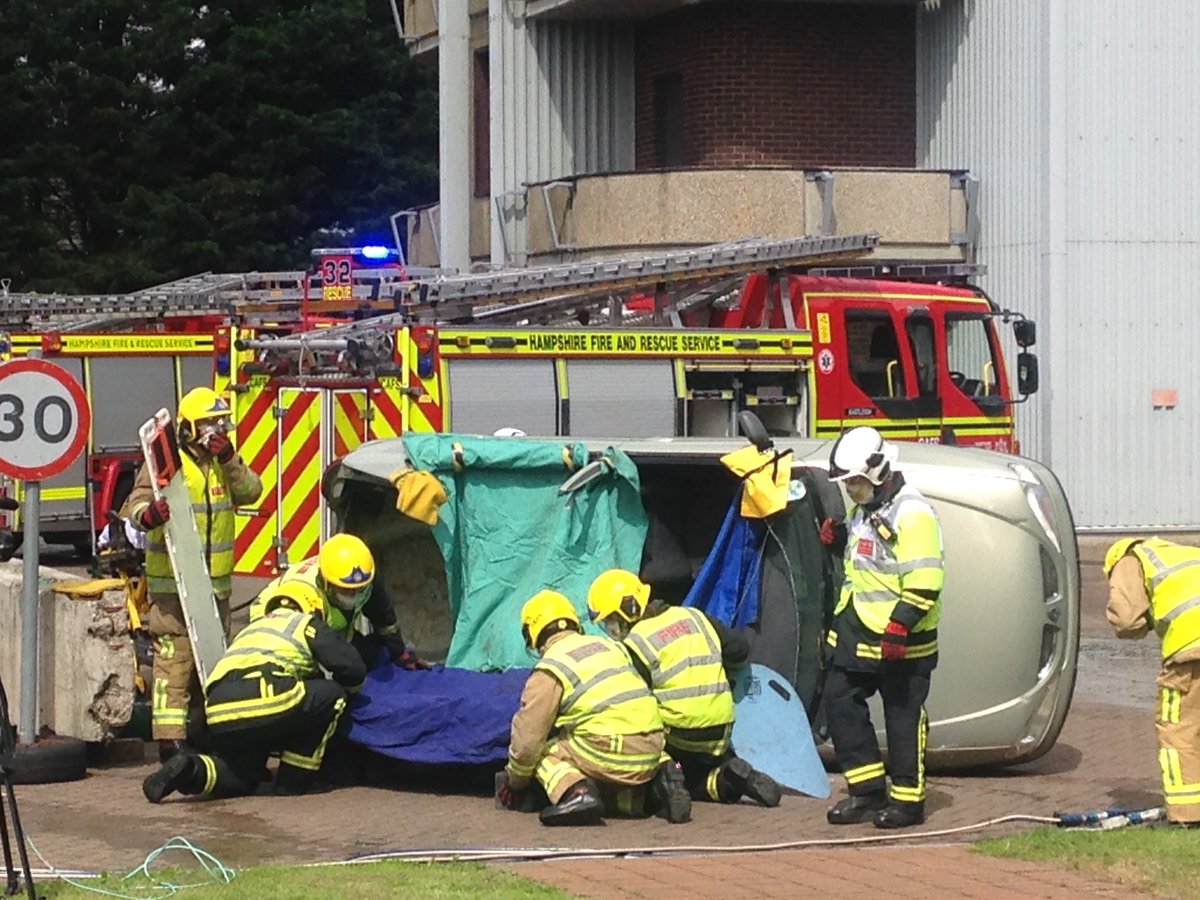 BBCRadioSolent's tweet photo. Dramatic demonstration of new skills for family and friends at Hampshire Fire and Rescue Recruits in #Eastleigh today. https://t.co/vAGUkcWbmv