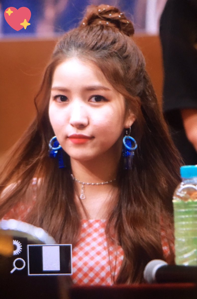 MYLUVSTAR1206's tweet photo. 170804 당산 팬사인회 소원 프리뷰 #GFRIEND #여자친구 #SOWON #소원 @GFRDofficial 
😭😭😭 🙏🏻... https://t.co/Z5tgR97PxT