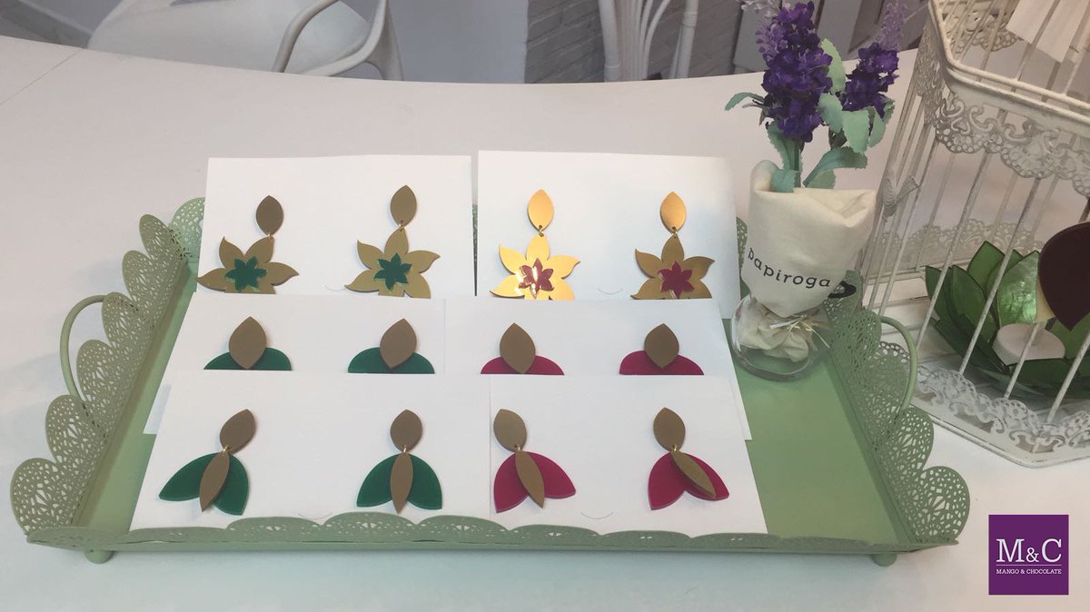 MangoYChocolat's tweet photo. Y como os gustan tanto los pendientes llamativos hemos traído nuevos a tienda 😍😍😍 ¿Que os parecen? 😊😊😊
#almeria #Almerimar #MangoyChocolate https://t.co/N3iRxbX2ay