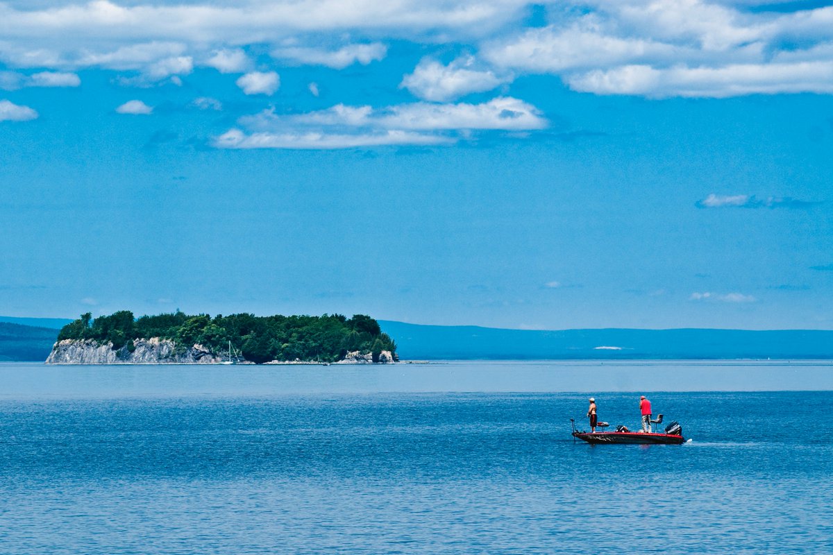 usatodaytravel's tweet photo. America's best bass fishing lakes and ponds: Expert anglers share their favorite spots https://t.co/GA5R11KmTR https://t.co/3GQsYxUivH