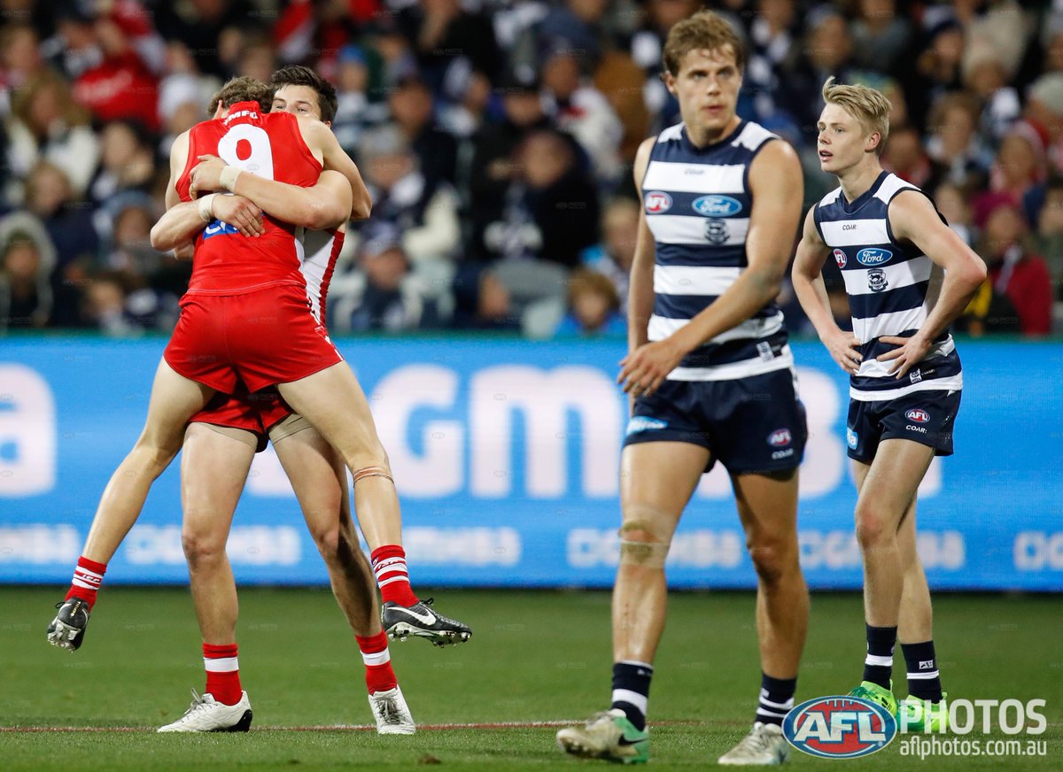 AFL's tweet image. FT: @sydneyswans 16. 11 (107) defeat @GeelongCats 8. 13 (61) #AFLCatsSwans