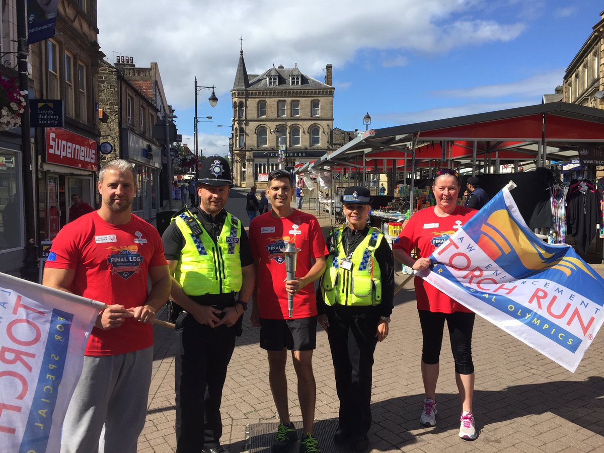 SYP_Events_Ops's tweet photo. @SOGreatBritain flame of hope #barnsley today. Brilliant! #letr #syptweet https://t.co/B0LhcgbNIt