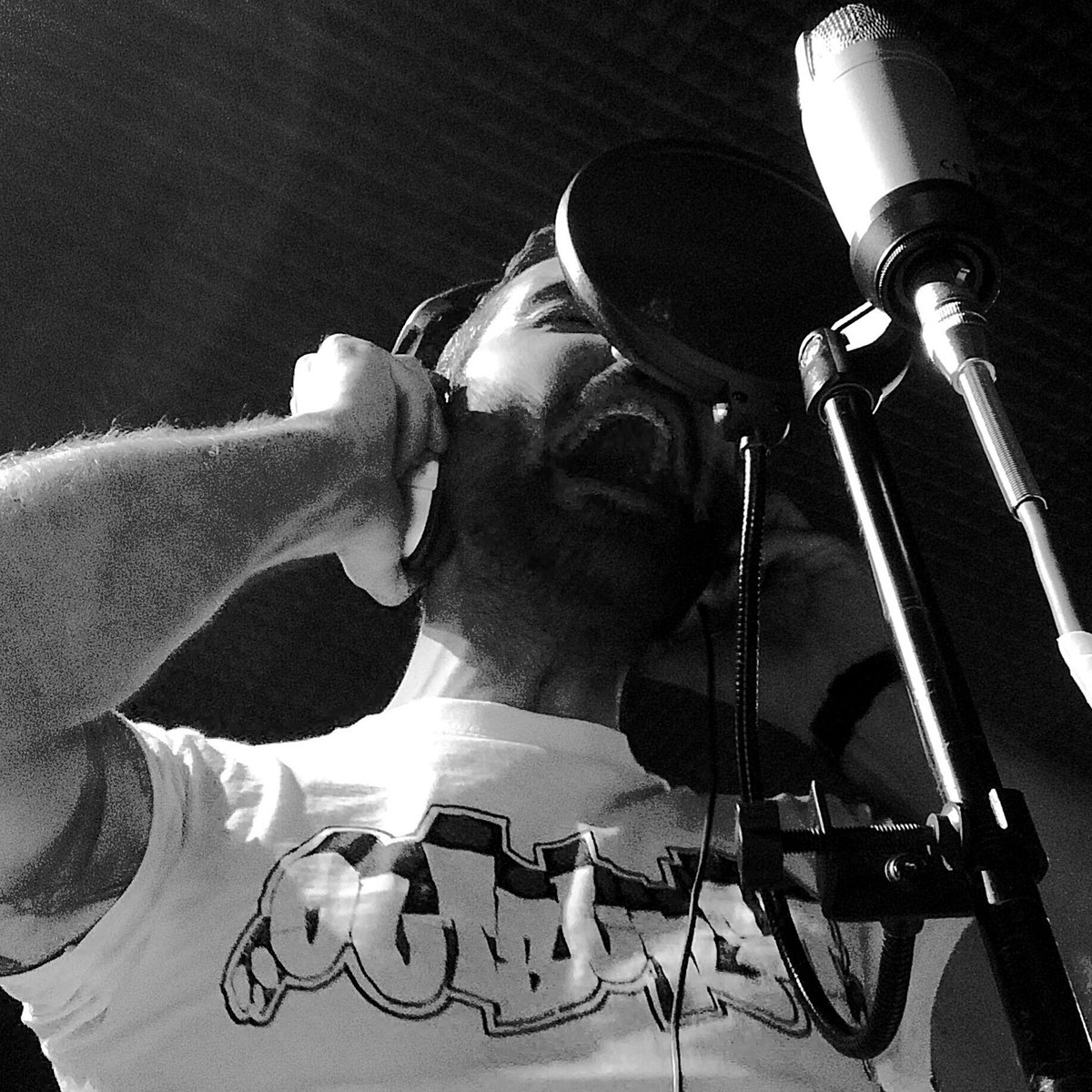 RakeOff_band's tweet photo. Backing vocals done! This jam is gonna bust the house down!

#hardcore #hardcorepunk #hc #punk #punkhardcore #punkhc #oi #thrash #skinhead https://t.co/jz9v7laTaS
