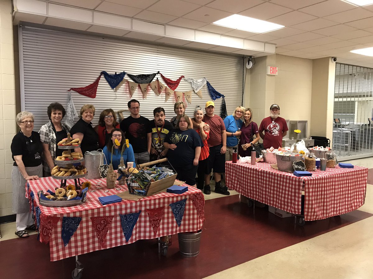MoorePublicSch's tweet photo. Support Staff Getting Ready for the 2017/18 School Year.  Shout out to Special Services, ESPM, and Sparrows for hosting- https://t.co/DGnsX38mWi