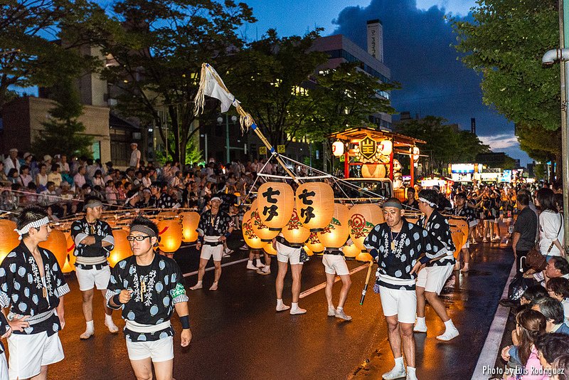 Consul_JPN_BCN's tweet photo. Del 3 al 6 tiene lugar el espectacular Akita Kanto Matsuri, uno de los tres principales de Tohoku https://t.co/FzjZF5kXwf vía @Japonismo https://t.co/rvfWbUL1ft