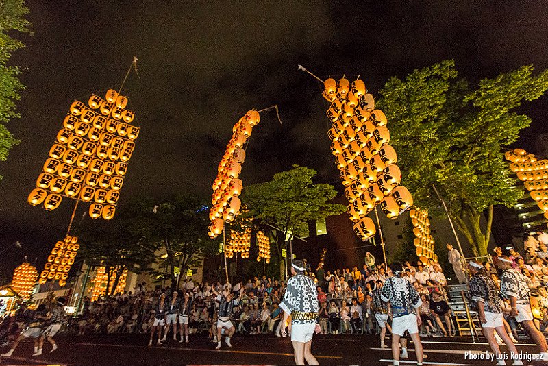 Consul_JPN_BCN's tweet photo. Del 3 al 6 tiene lugar el espectacular Akita Kanto Matsuri, uno de los tres principales de Tohoku https://t.co/FzjZF5kXwf vía @Japonismo https://t.co/rvfWbUL1ft