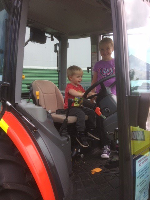 Farmcover's tweet image. Some of the F&amp;amp;G offspring meeting the local constabulary