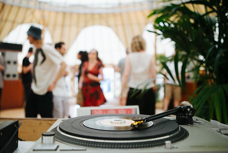 TheVinylFactory's tweet photo. London’s Sunfall festival has an independent record fair with vinyl delivery service https://t.co/JxOVZin7SH https://t.co/rlWEbBSB3R