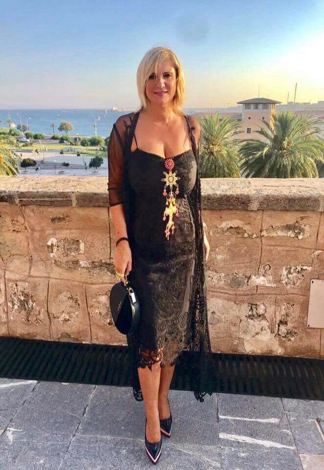 Pasarelaadlib's tweet photo. La vicepresidenta 2 del @Consell_Eivissa @Diazmarta6 defiende la #ModaAdlibIbiza en la recepción de los Reyes @CharoRuizIbiza @pomar_ibiza https://t.co/qI71tvGBpr