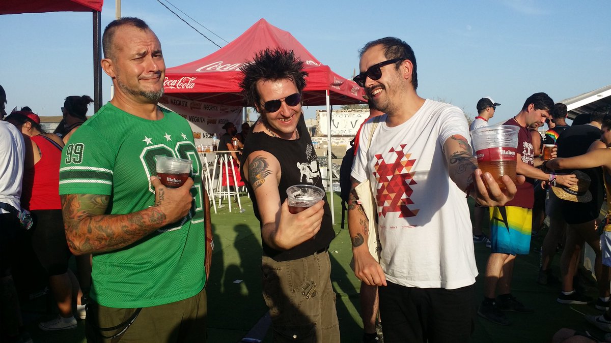 thejuergasfest's tweet photo. La banda del @ElDrogasOficial esta en #totalinmersion de @thejuergasfest
Esto empieza a calentar https://t.co/lI2EkUZweF