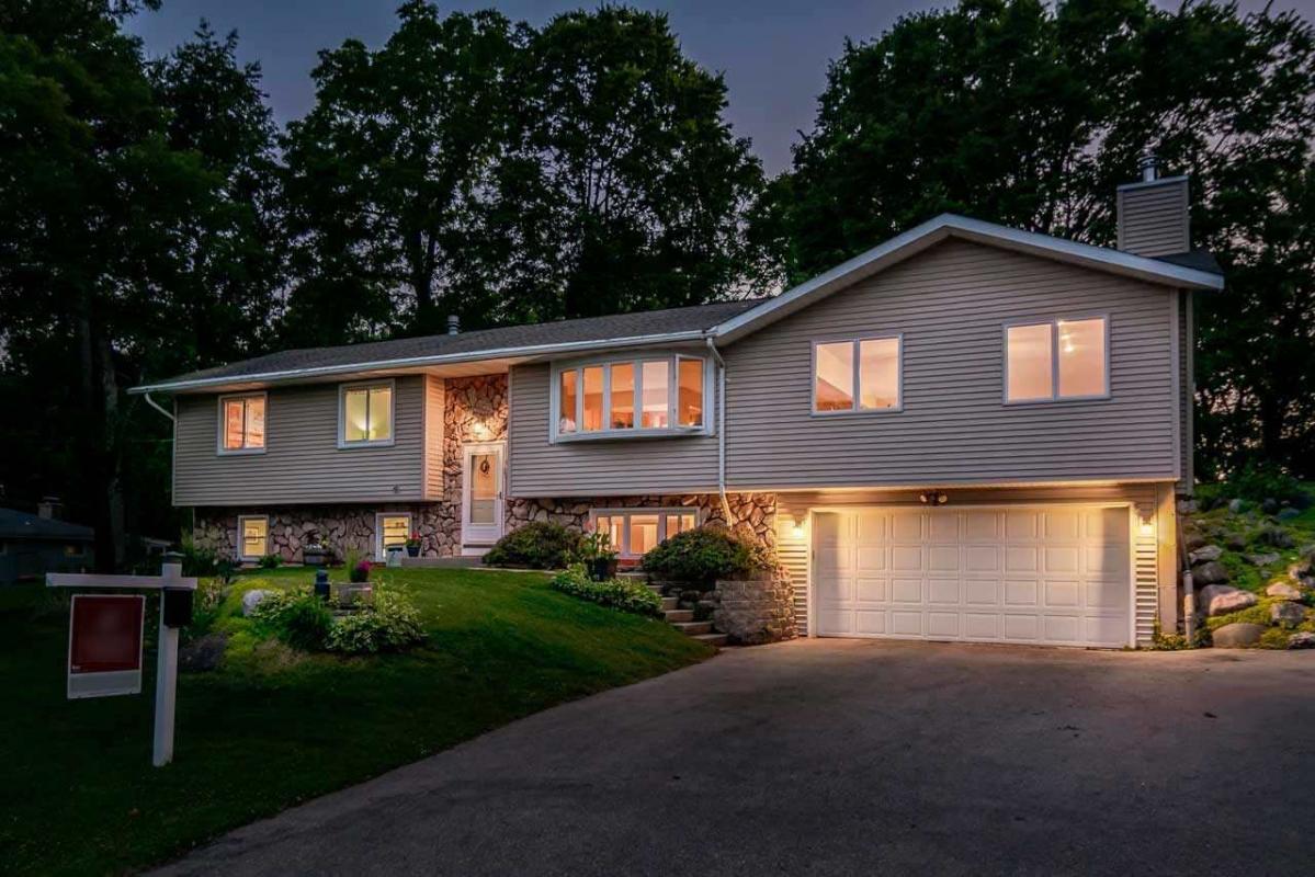 See a virtual tour of my newest #listing 3261 FREEWAY CT #Mcfarland #WI  tour.circlepix.com/home/AUSHLH