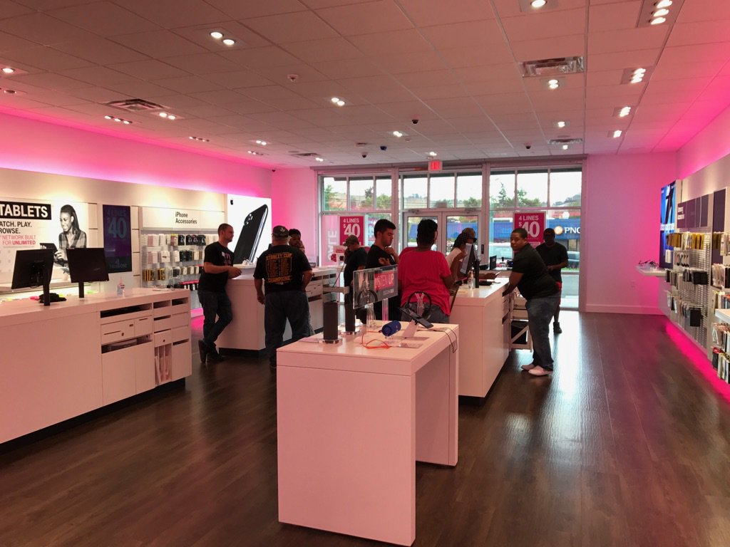 waldo143's tweet photo. Store is hopping!!
@russ_paul16 @Kenyadunn12 @ARod_013 https://t.co/KRDXuMePRL