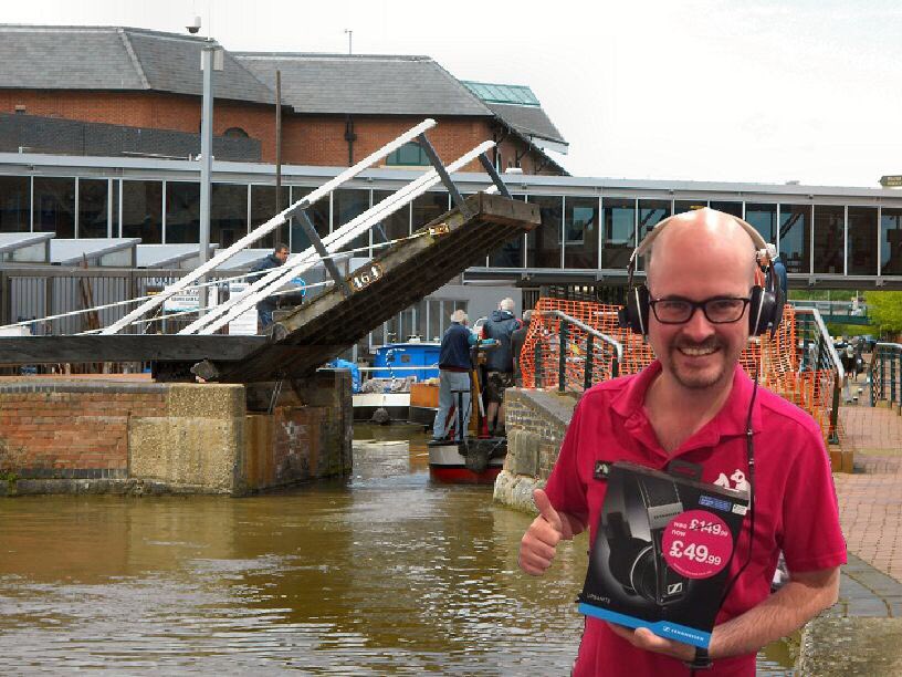hmvBanbury's tweet photo. "Been around the world and I, I, I, I love my @Sennheiser_UK " Day 25 of my #hmvsummertech17 world tour at Tooley's Boatyard, Banbury https://t.co/NItES2UDmw