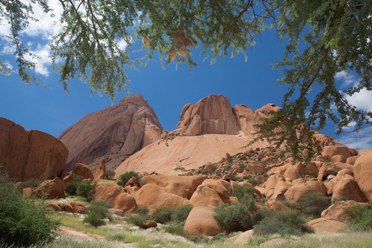 ascocarhire's tweet image. #Spitzkoppe is a granite that is more than 120 million years old, the highest outcrop rises about 1,784 meters #4x4 #camping #specialview