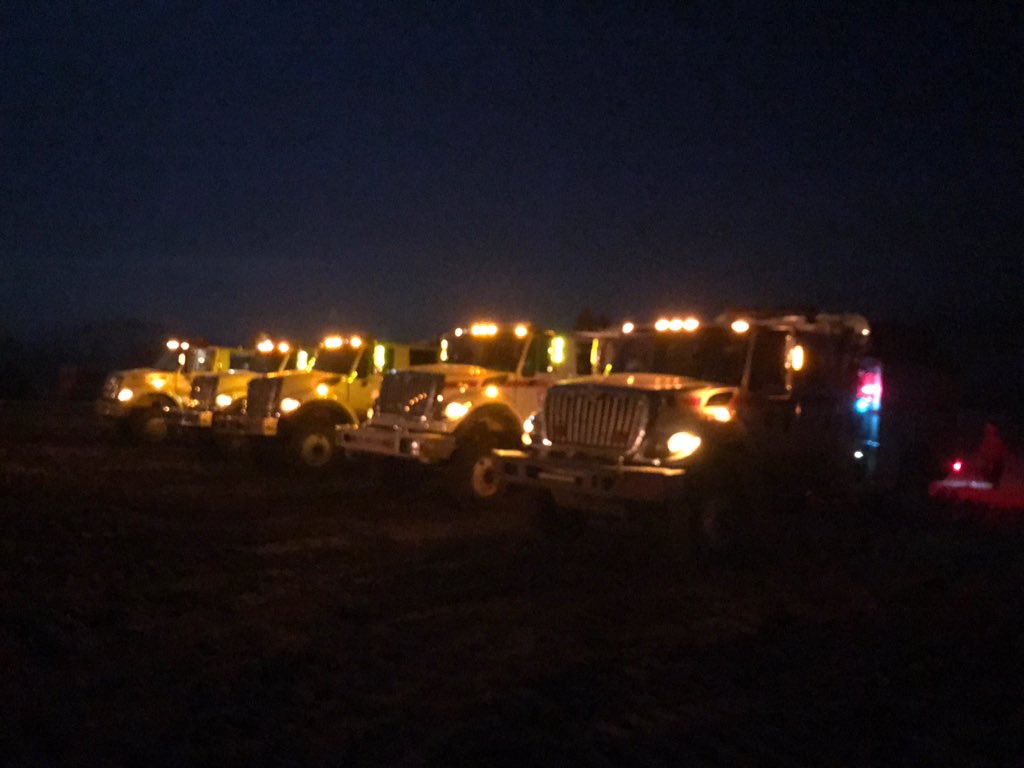 USFWSFire_SoCal's tweet image. ST 5780c lined up and ready for night shift on Div PP of the Cove Fire #ModocJulyComplex @YosemiteFire @cablmfire