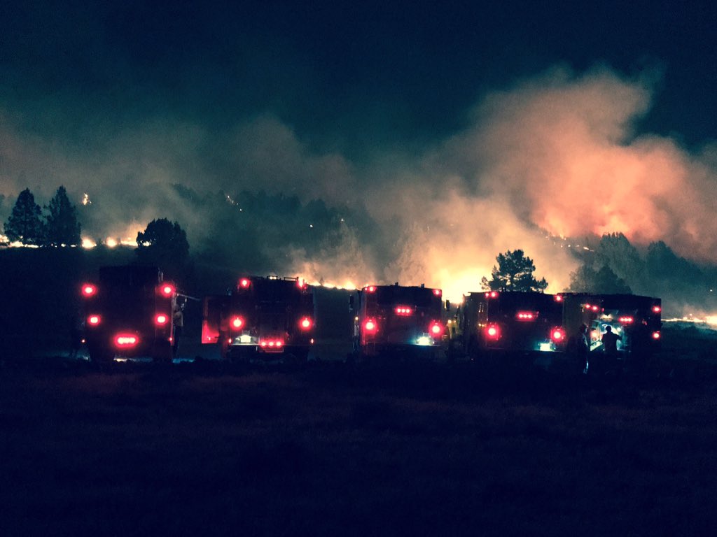 USFWSFire_SoCal's tweet image. ST 5780c lined up and ready for night shift on Div PP of the Cove Fire #ModocJulyComplex @YosemiteFire @cablmfire