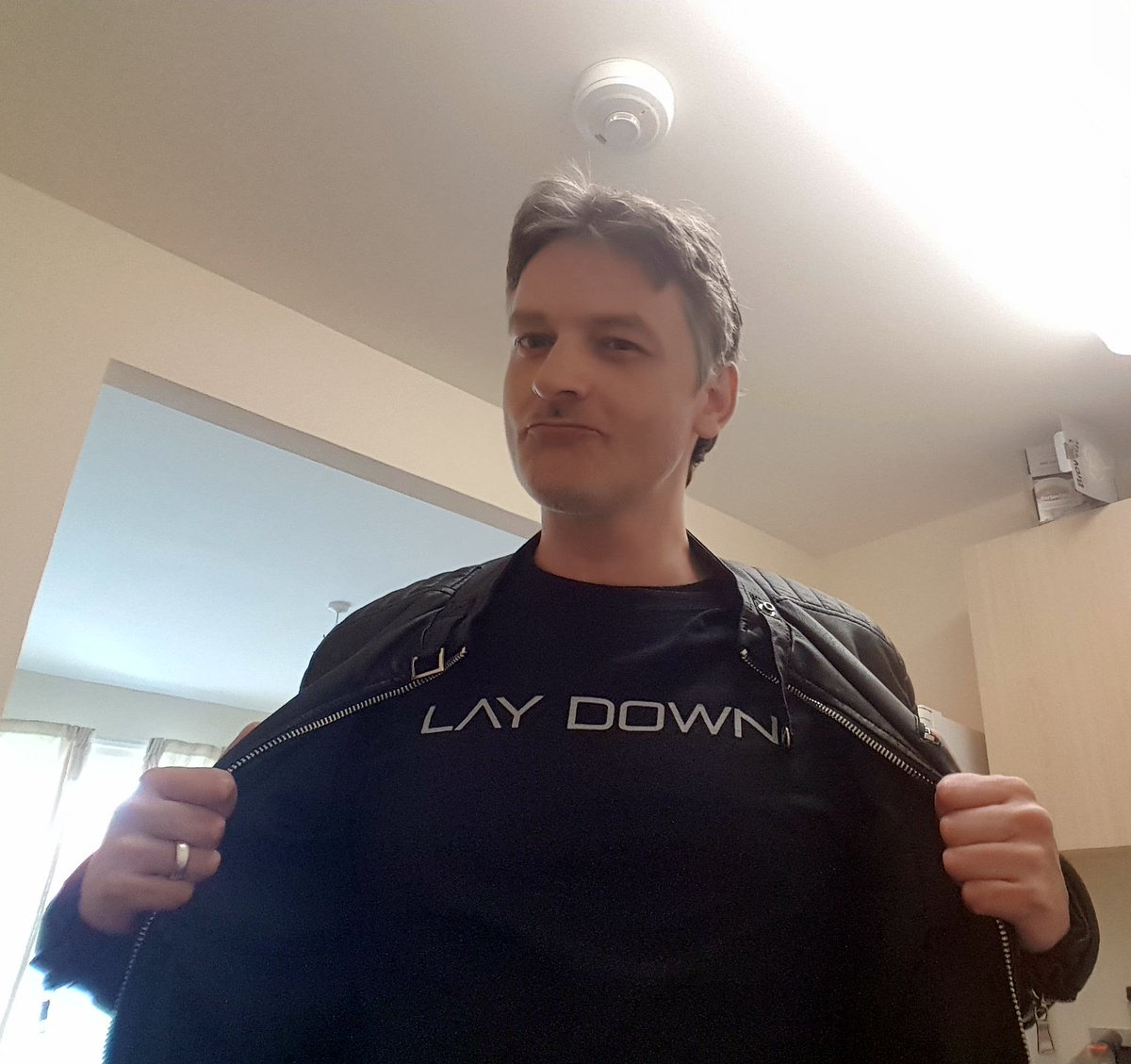 mutch_robert's tweet photo. @PuttherTV got my shirt today in scotland putther.its great.good lad.1 mill subs soon https://t.co/uxj5FXDLv4 youtuber.#putthertv #putther https://t.co/IO26O9aDe5