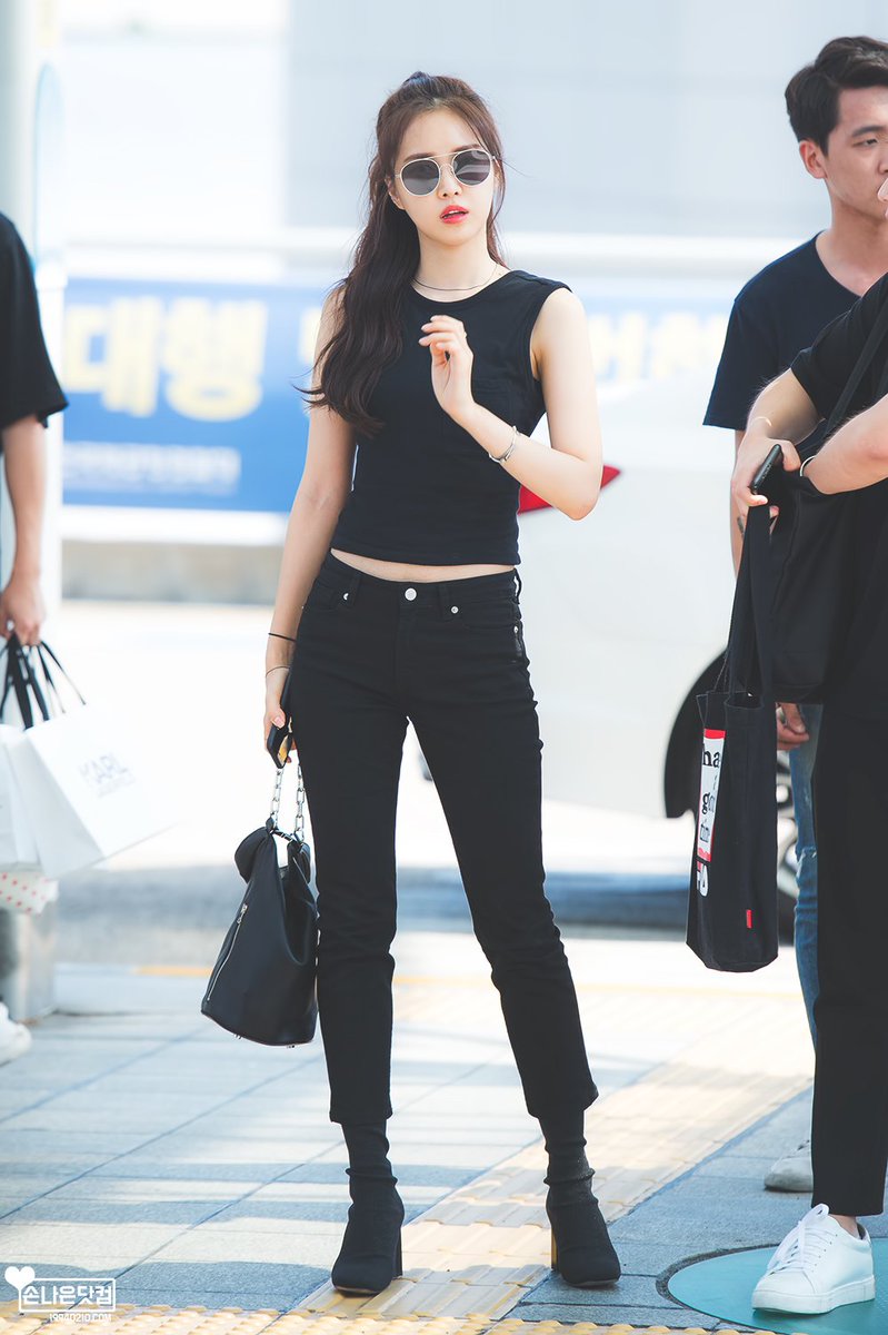 sonnaeun_com's tweet photo. 170804 인천국제공항 출국 #에이핑크 #나은(@Apinksne ) https://t.co/nTvGP6hNov