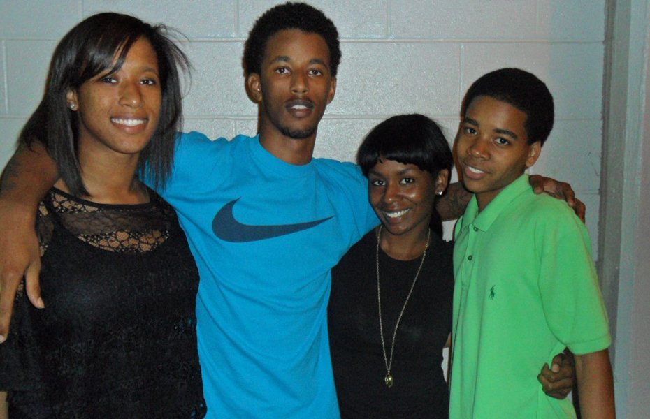 SeanGreeneWDEL's tweet image. Many of #DelHS' top basketball players will honor Cecil Bond IV at the @CB3Classic tonight at 6 at Glasgow. wdel.com/sports/delawar… #NetDE