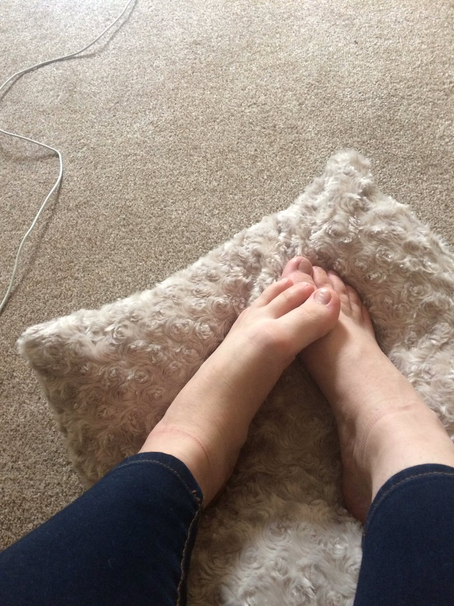 rae_amaya's tweet photo. I've been at work all day ;) #footfetish https://t.co/0v3kndveRB