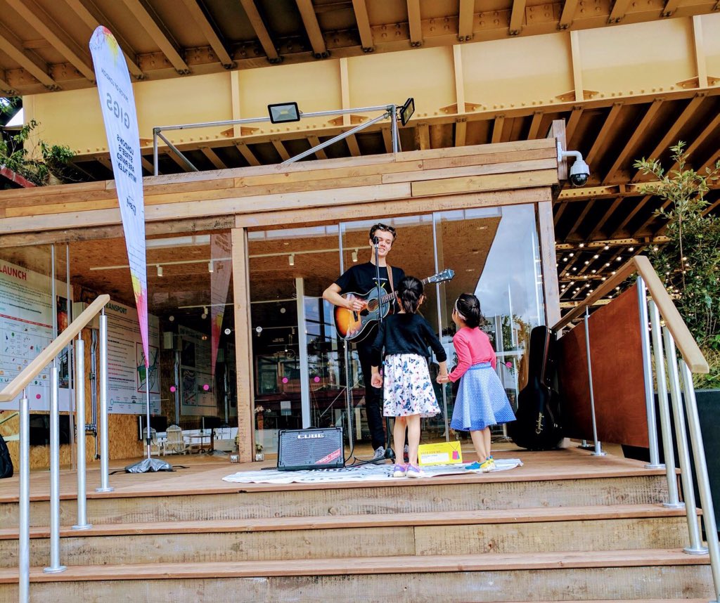 BuskInLondon's tweet photo. Sam Wray making some new big little fans in @BatterseaPwrStn ❤️❤️🎵🎙🎸 #gigsbigbusk #Battersea #BatterseaPowerStation #samwray #samwraymusic https://t.co/eAKnyBpI4c
