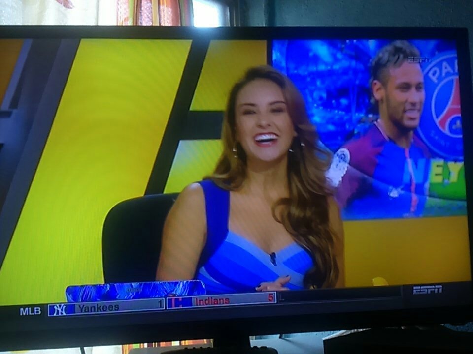 emilianosanches's tweet photo. Brillando y brillando mi Estrellita πππππ @paugr espectacular con tu conducciΓ³n sonrisa y belleza en #ToqueInicial ππππππππππππ https://t.co/bs49xf0owG